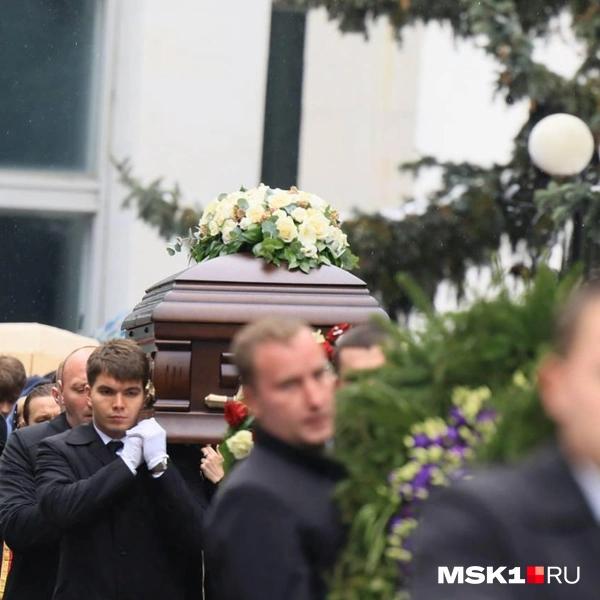 Проститься с журналистом пришли сотни людей | Источник: Артем Устюжанин / MSK1.RU