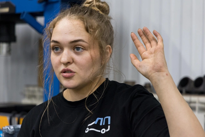 Интервью под звуки автосервиса&nbsp;— что-то новенькое | Источник: Мария Ленц / NGS24.RU 