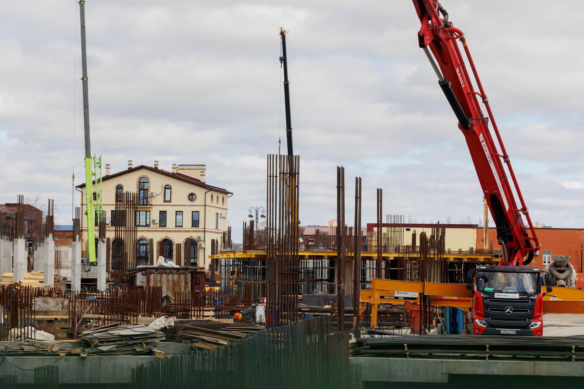 Спрос на квартиры в новостройках упал на 30%. Как тюменцы покупают жилье?