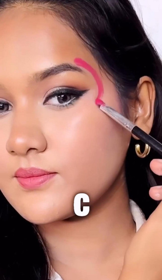 Алфавитный макияж — новый бьюти-тренд на просторах TikTok