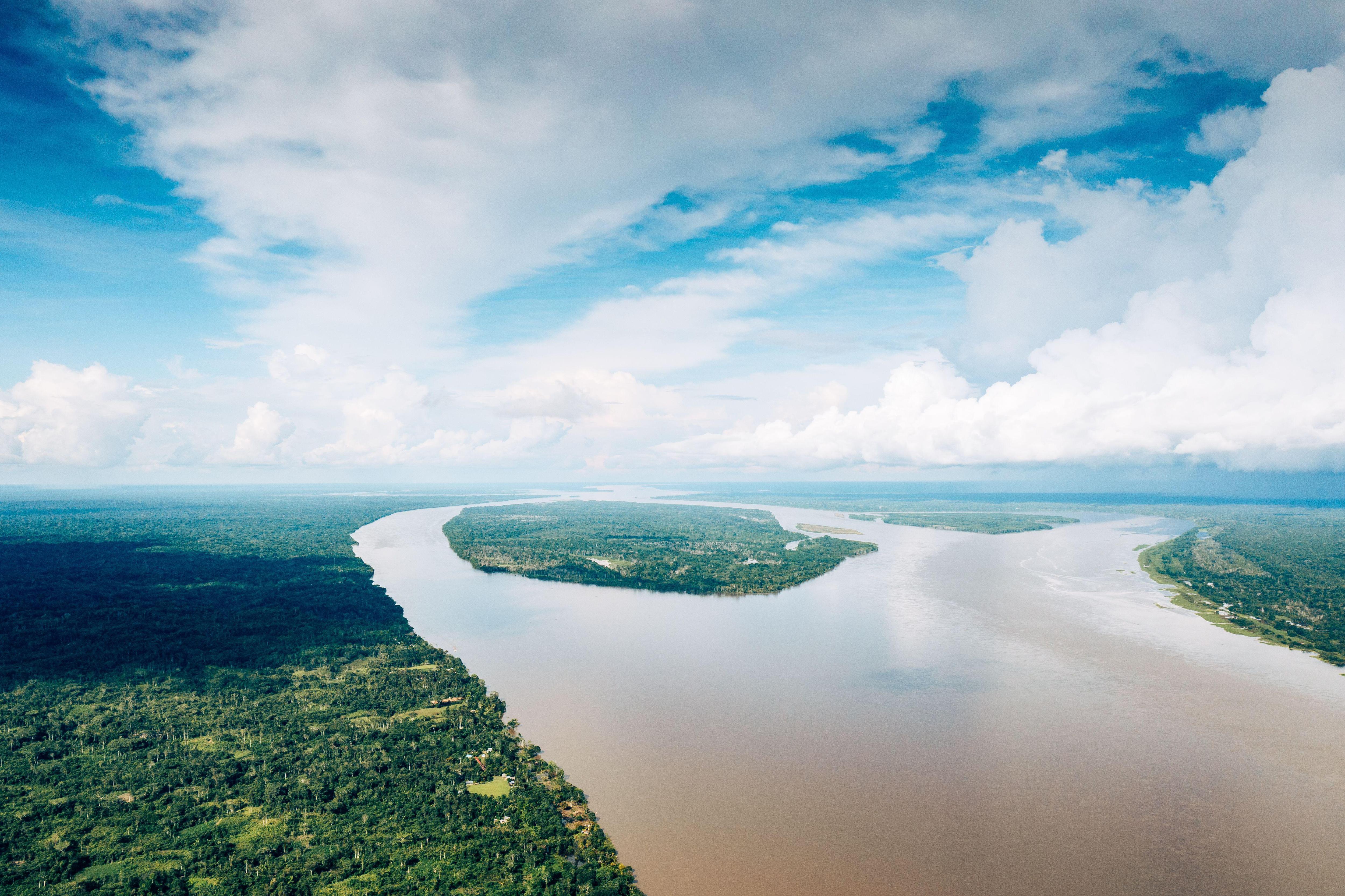 Река Амазонка и Рио Негро. Манаус Амазонка. Река Амазонка с птичьего полёта. Удивительные реки. Самая длинная, самая глубокая, самая мутная.