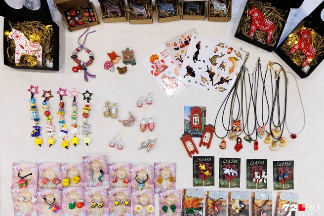 Украшения тоже любят счет. И когда их кто-то выбирает на ярмарках, забирая с собой домой | Источник: Ирина Шарова / 72.RU