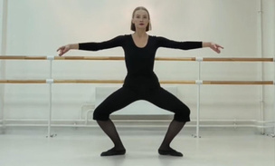 Видео: отличное упражнение для подтянутых ног и изящных рук