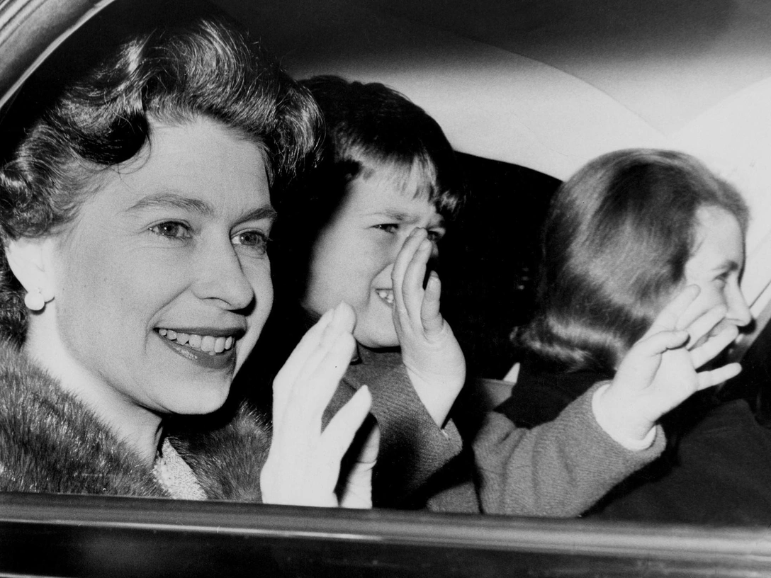 Елизавета II, Эндрю Маунтбеттен-Виндзор и принцесса Анна | marieclaire.ru