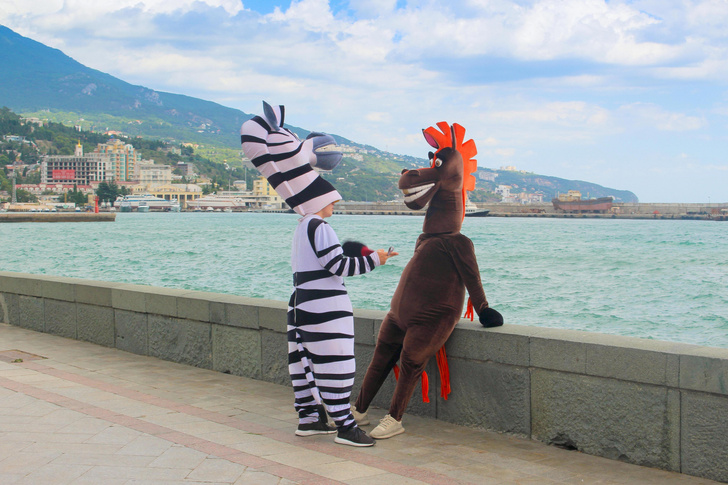 «Никаких жалоб на нас нет»: в городах России активизировались вымогатели в костюмах животных