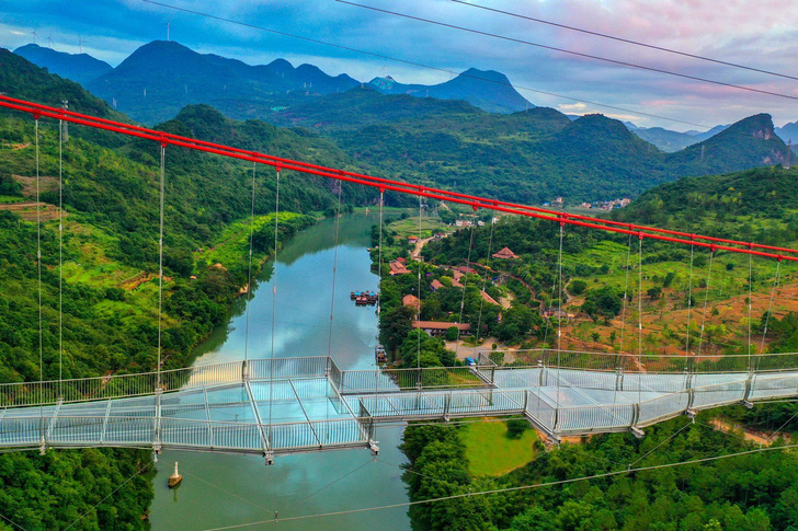 5 самых страшных стеклянных мостов в мире