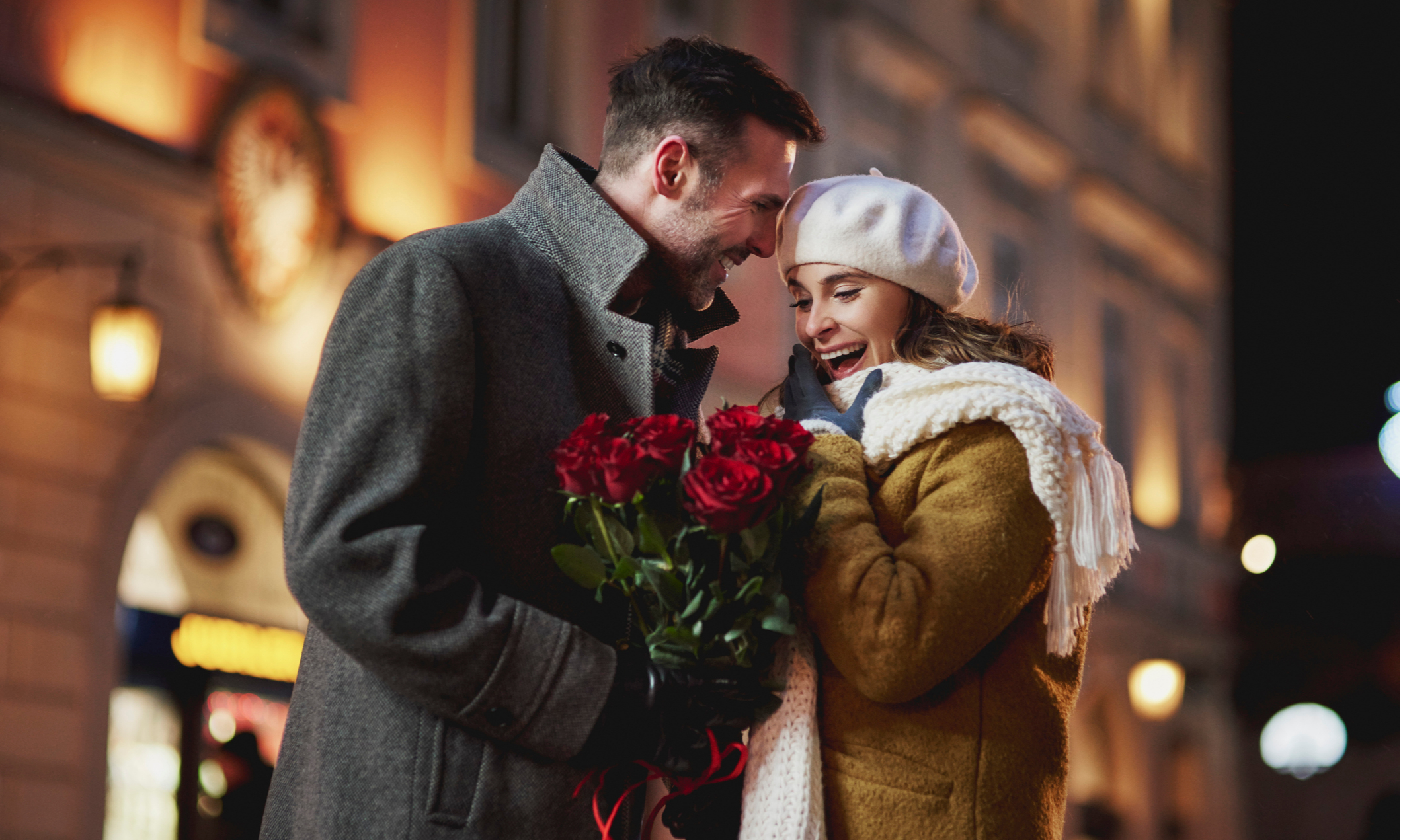 Барышня и хулиган муж стесняется выходить в свет — www