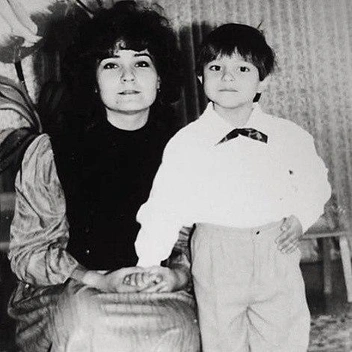 Мама поддержала решение сына заняться музыкой | Источник: соцсети