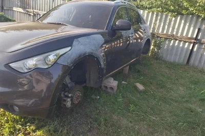 Жители Переволоцкого района похитили колеса с Infiniti друга ради розыгрыша