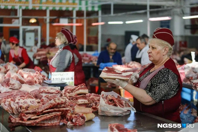 Выбор мяса на рынке — самый богатый | Источник: Евгений Софийчук/ NGS55.RU