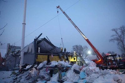 Bucket loader used to rescue victim from Novosibirsk mall collapse