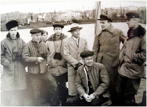 Отъезд Курильской комплексной экспедиции из Владивостока. 24 мая 1946 г. Ее участниками стали 11 учёных разных специальностей: географы, геологи, вулканологи, картографы, биологи из Москвы, Ленинграда и Владивостока. Результаты экспедиции в течение последующих лет выходили в виде множества научных работ — статей, обзорных сводок, брошюр и монографий | Источник: Южно-Курильский краеведческий музей имени Ф.&nbsp;И.&nbsp;Пыжьянова