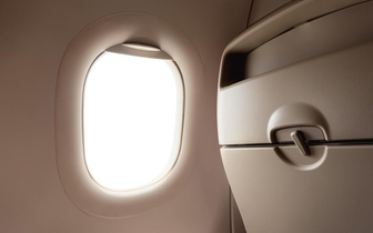 Почему иллюминаторы в самолетах округлой формы?