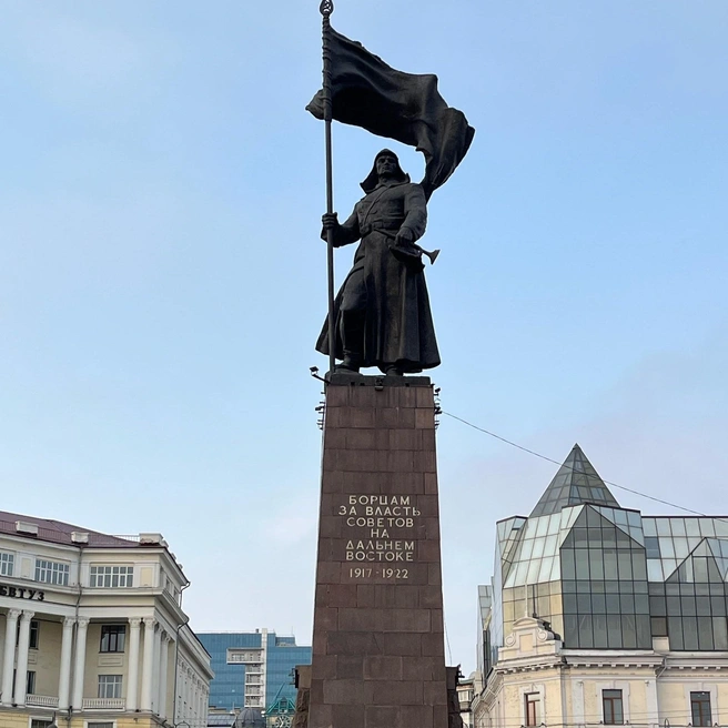 Памятник на центральной площади | Источник: Анастасия Микула