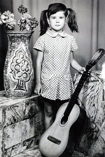 Юля проявляла артистические способности с детства, Армения, 1979 год