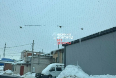 В центре Нижнего Новгорода неизвестный обстрелял припаркованный автомобиль