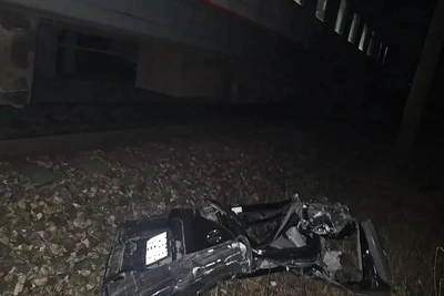Столкновение поезда и микроавтобуса: шесть погибших