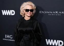 Как Памела Андерсон сделала платиновый блонд синонимом уверенности