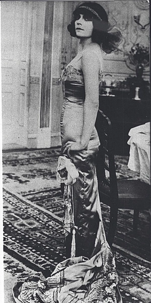 «Мата Хари» (1920), «Шпионка» (1921) — Аста Нильсен | Источник: DIOMEDIA