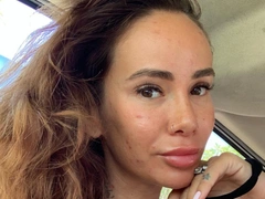Айза Анохина выложила фото без мейкапа и фильтров, не постеснявшись показать неидеальную кожу