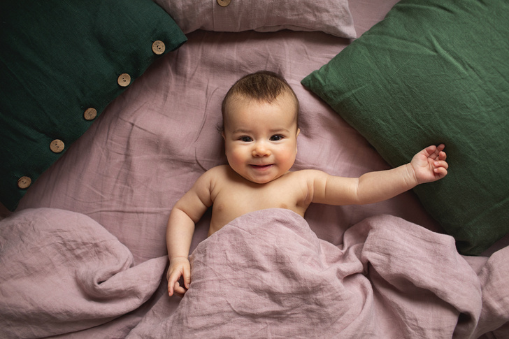Почему младенца нельзя укрывать одеялом: видео, которое все объясняет