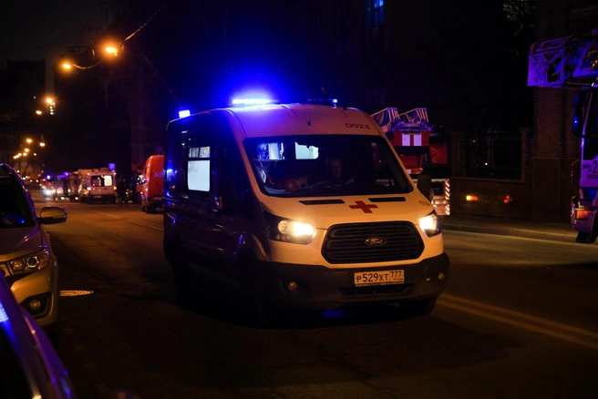 Переехали дважды. На трассе под Петербургом погиб мужчина, прилегший на проезжей части | Источник: Артём Устюжанин / MSK1.RU