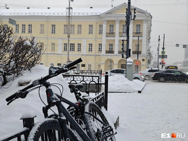 В центре города сейчас адские пробки | Источник: Даниил Румянцев / E1.RU