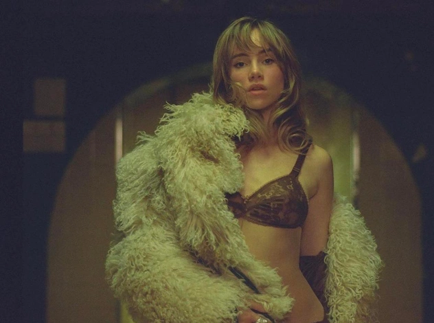 Модель Сьюки Уоттерхаус призывает девушек гордиться своим телом после родов