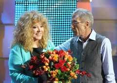 «Куда все уходят? Куда?»: Пугачева вспомнила о Николаеве, который на нее обижался, и поделилась архивным фото