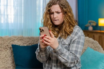 «Она втерлась ко мне в доверие, а потом рассказала моим подругам все, что я когда-либо о них говорила… Не могу ее простить»