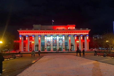 Алая подсветка НОВАТА в Новосибирске 17 апреля