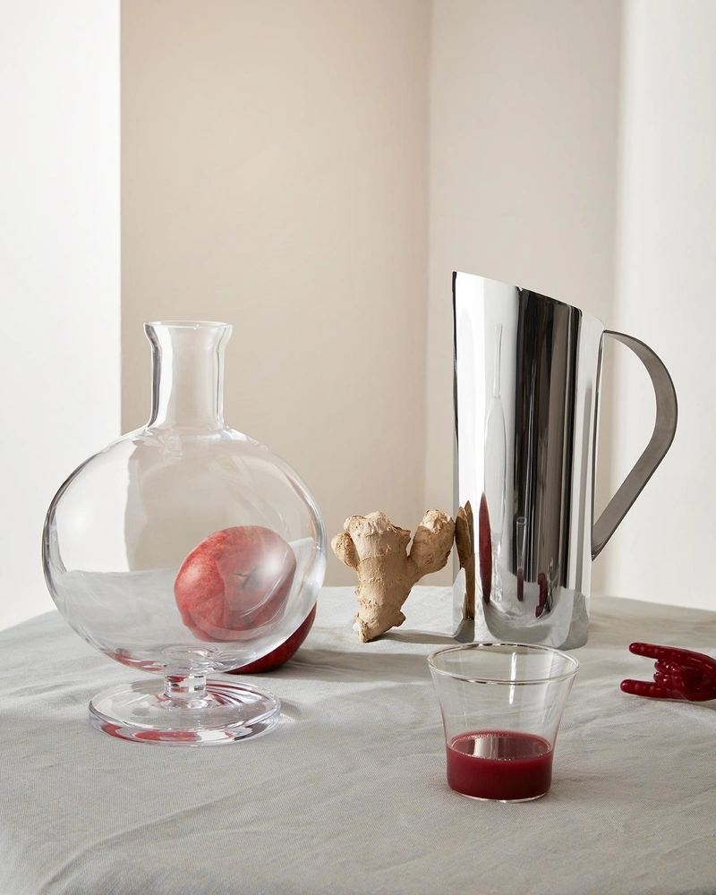 Декантер Tulip, дизайн Альдо Чибика для Paola C, ProPredmet. Изготовлен из выдувного стекла ручной работы. Необычная округлая форма позволяет использовать декантер и для вина, и как вазу, для оригинальной сервировки с живыми цветами. | Источник: PROPREDMET.COM