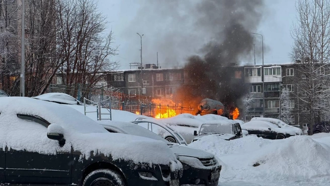 Горит газгольдер | Источник: Иван Лебедев Мурманск / T.me