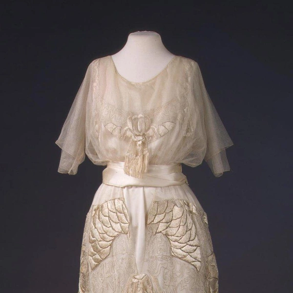Мастерская Н. П. Ламановой. Вечернее платье 1910-х годов | Источник: hermitagemuseum.org
