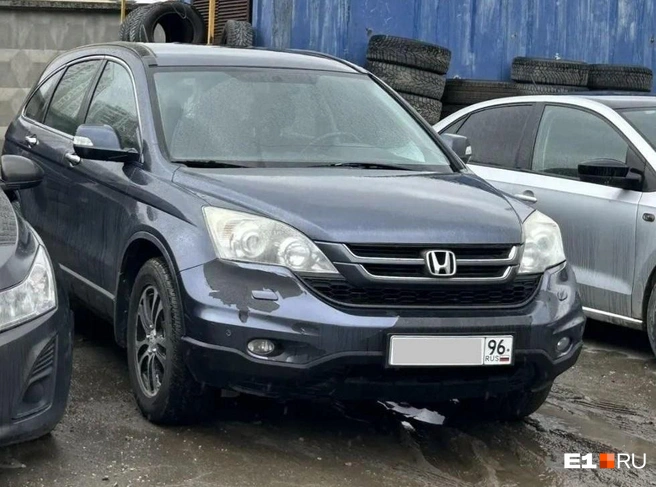 Хозяйка Honda оказалась заложницей ситуации из-за неразберихи в государственных ведомствах | Источник: читатель E1.RU