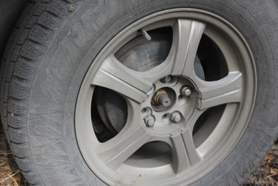 Взрыв колеса при накачивании тяжело травмировал водителя