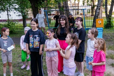 Жителям дома на Минской устроили праздник двора