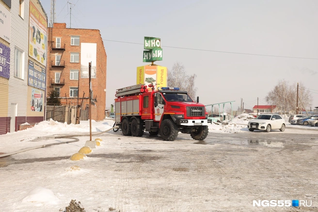 К рынку приехали 7 пожарных машин | Источник: Кирилл Башинский / NGS55.RU