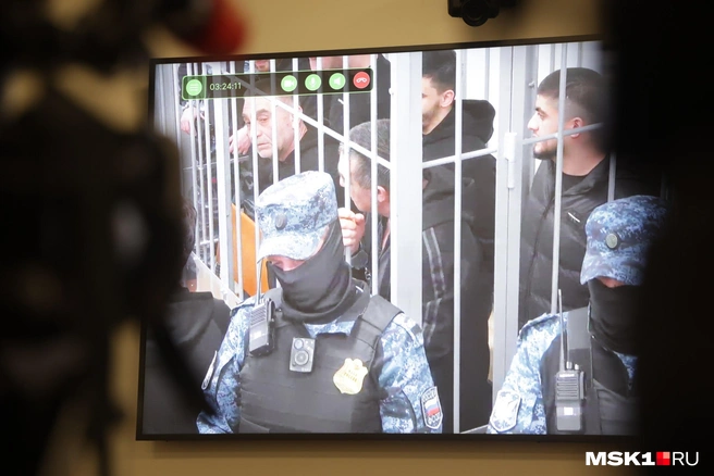 Всего на скамье подсудимых по делу об убийстве Кирилла Ковалева оказалось шесть человек, троих из них отпустили в зале суда | Источник: Дмитрий Толстошеев / MSK1.RU