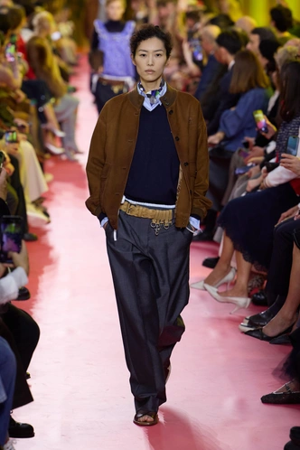 Идеальная база — брюки на осень-зиму 2025/26: лучшие модели у российских брендов Идеальная база — брюки на осень-зиму 2025/26: лучшие модели у российских брендов