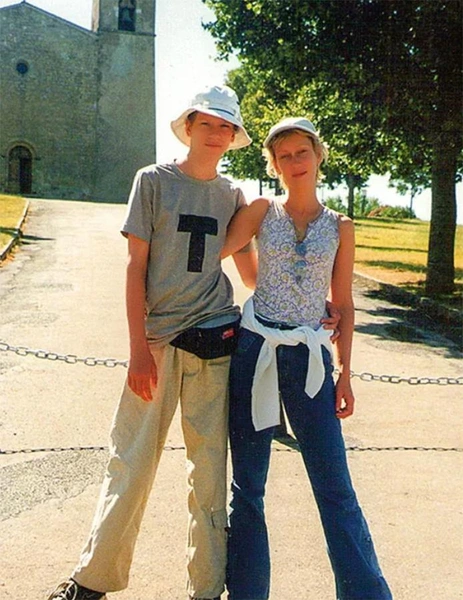 «Мой первый брак рухнул как раз в тот момент, когда я выиграла Конкурс актерской песни имени Андрея Миронова и сбылась моя мечта запрыгнуть на определенный уровень», — признавалась Богушевская