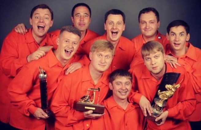 Сергей Ершов (второй справа в верхнем ряду) в составе «Уральских пельменей» | Источник: Сергей Ершов / Vk.com