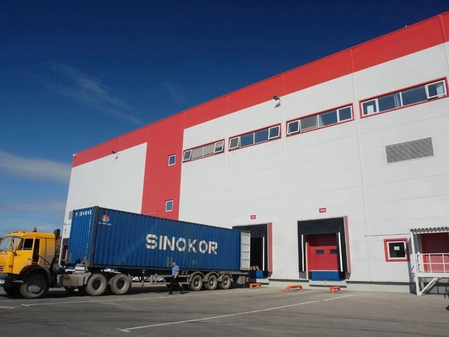 Компания располагает складскими комплексами в Новосибирске площадью свыше 123 тысяч квадратных метров. | Источник: Raven Russia / 2ГИС