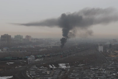 Черный дым над Челябинском из-за пожара у железнодорожного вокзала