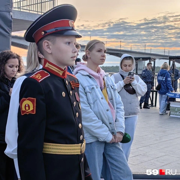 На патриотической акции были и юные кадеты | Источник: Василина Любимова / 59.RU