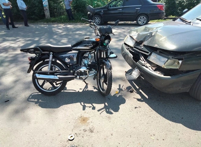 В Ряжске автомобиль сбил подростков на мопеде | ya62.ru