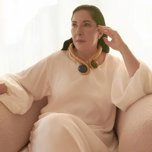 Как идеальная белая рубашка Yohji Yamamoto исцелила разбитое сердце Марины Абрамович