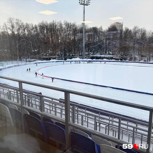 На льду пока открыта только дорожка | Источник: Екатерина Вохмянина / 59.RU
