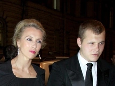 Сын Светланы Бондарчук пришел на ее свадьбу с новой девушкой