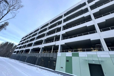 В Песочном открыли многоэтажный паркинг для онкологического центра